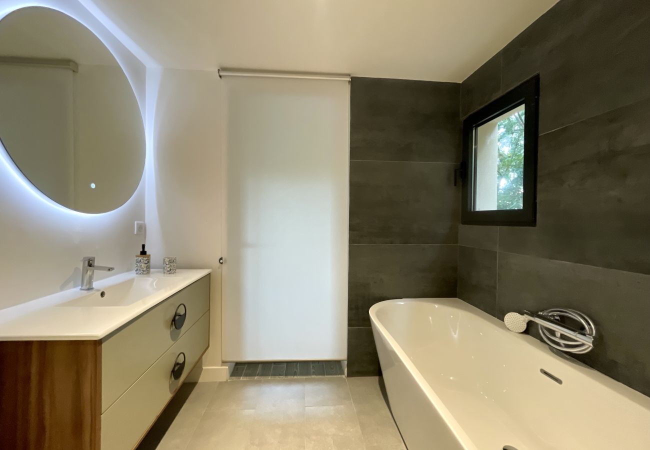 Villa à Lacanau - Splendide Villa Avec Piscine Surplombant La Pinède 
