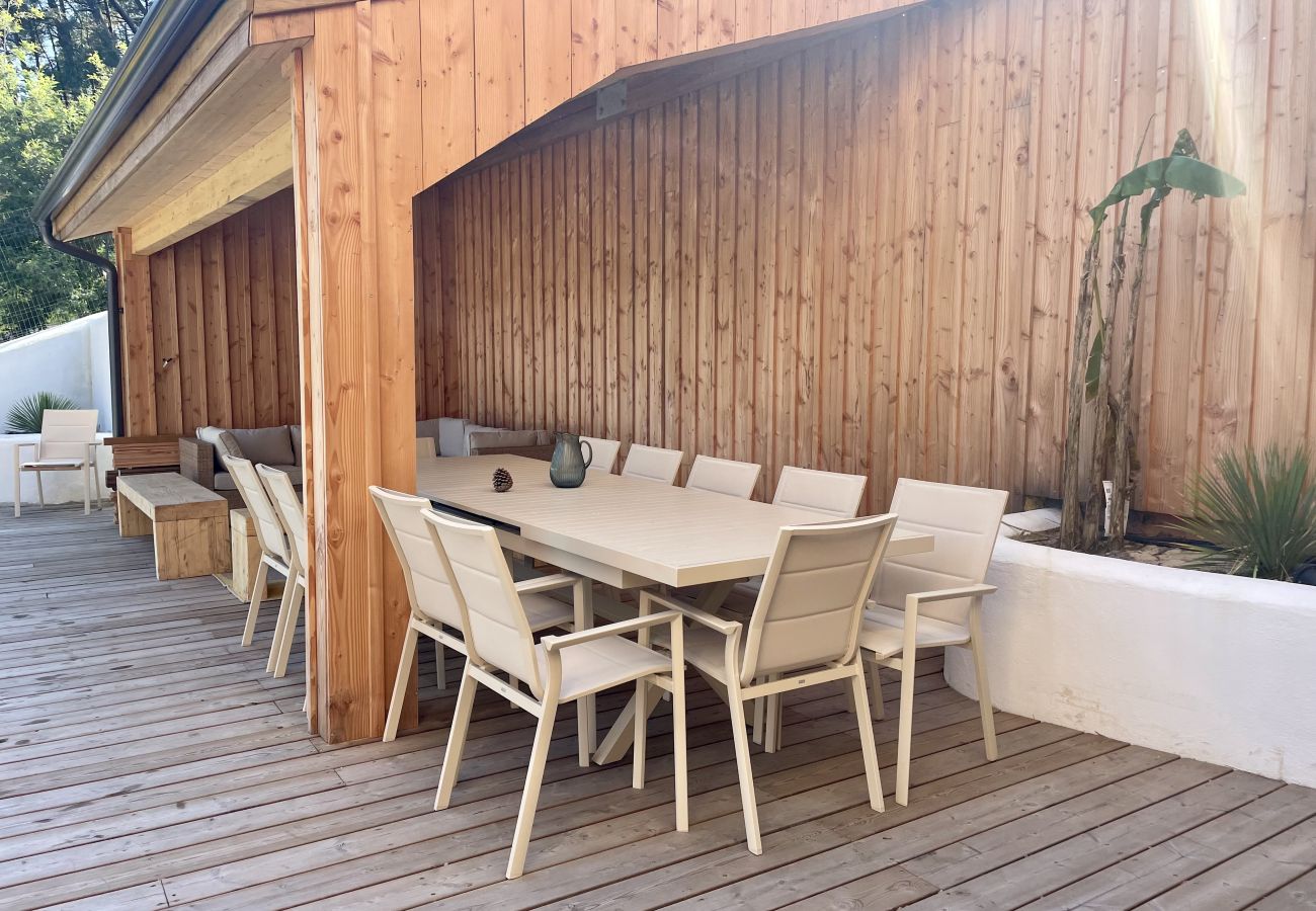 Villa à Lacanau - 🌲 Villa d’exception avec piscine & vue forêt 🏡