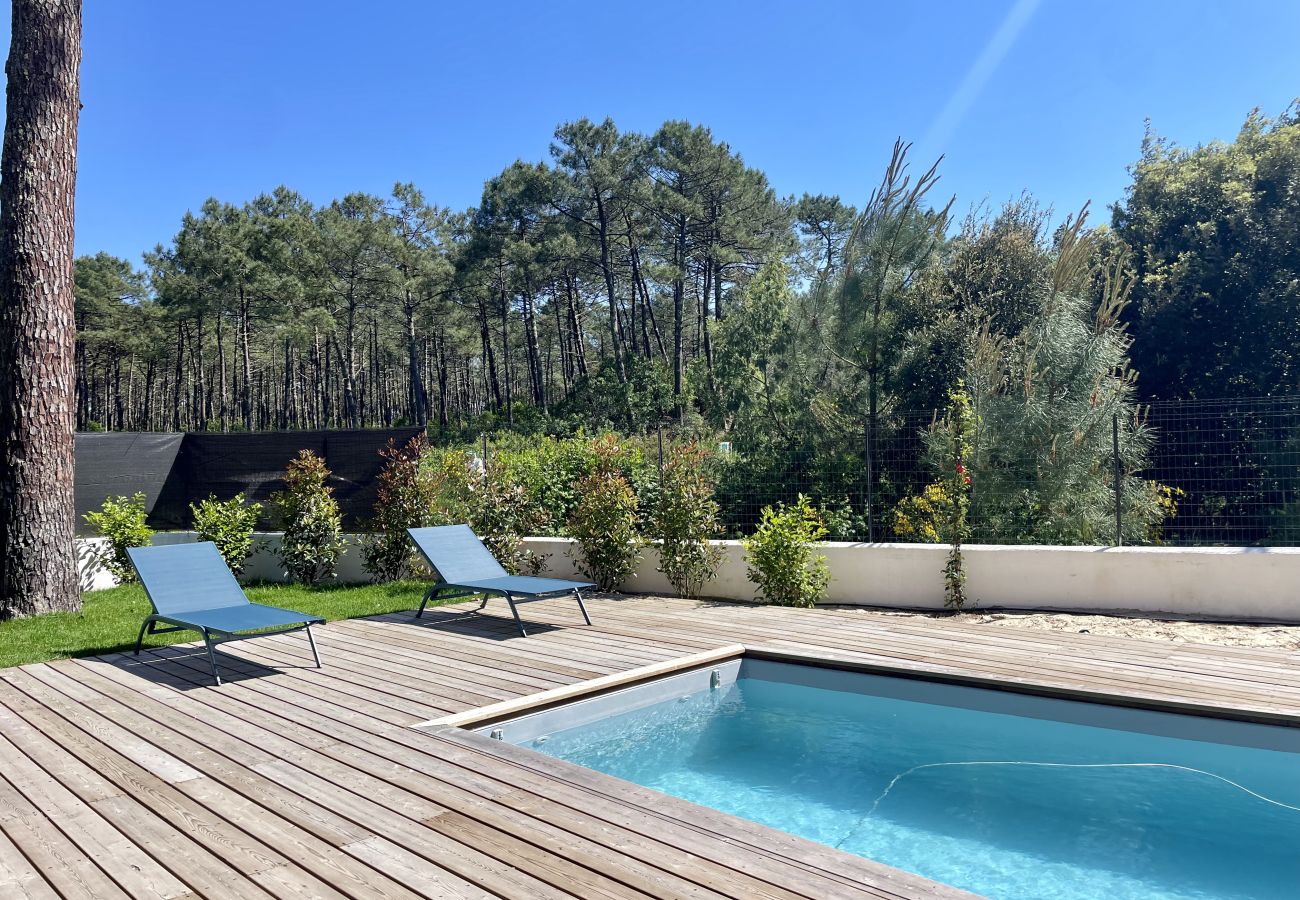 Villa à Lacanau - 🌲 Villa d’exception avec piscine & vue forêt 🏡
