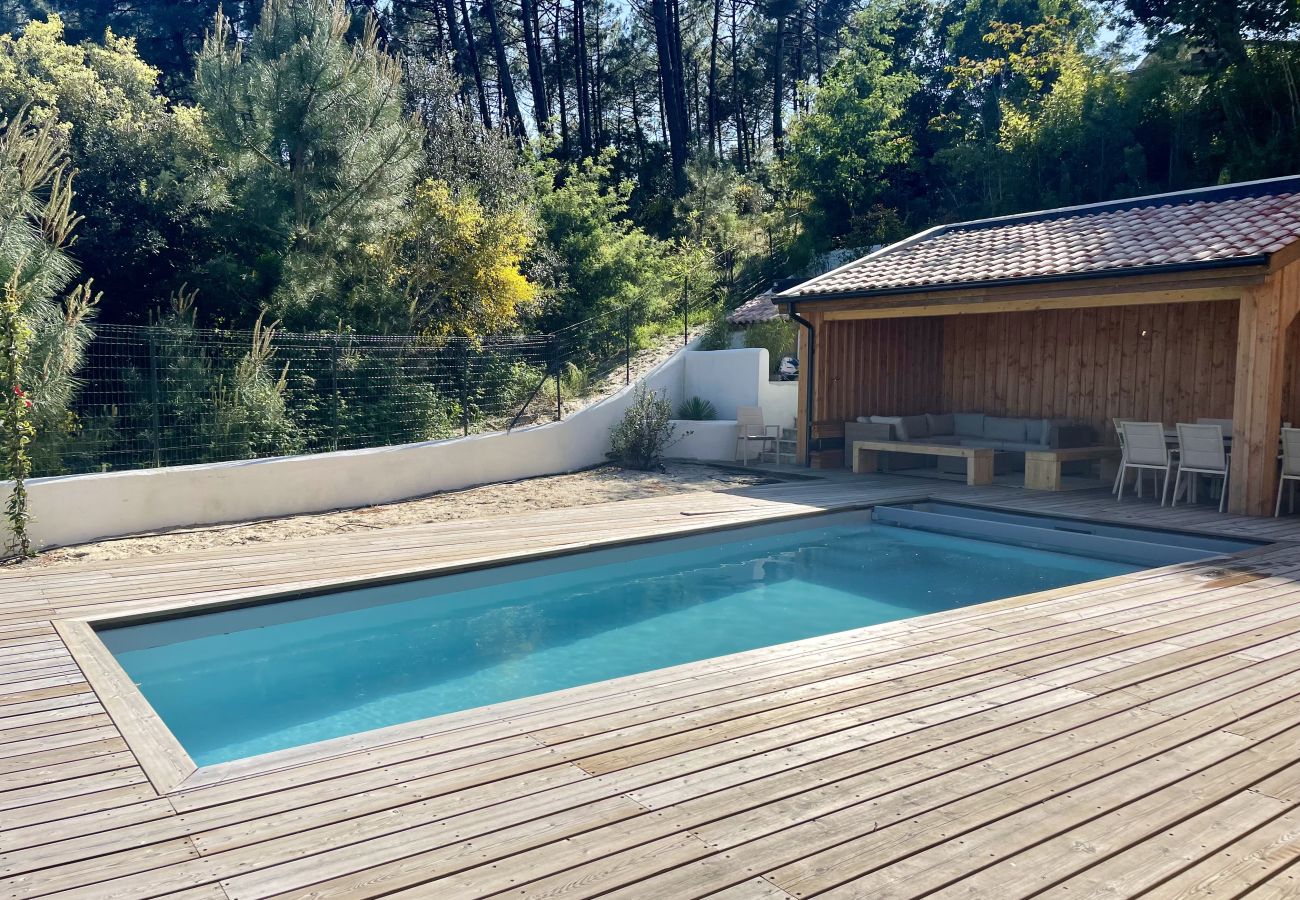 Villa à Lacanau - 🌲 Villa d’exception avec piscine & vue forêt 🏡