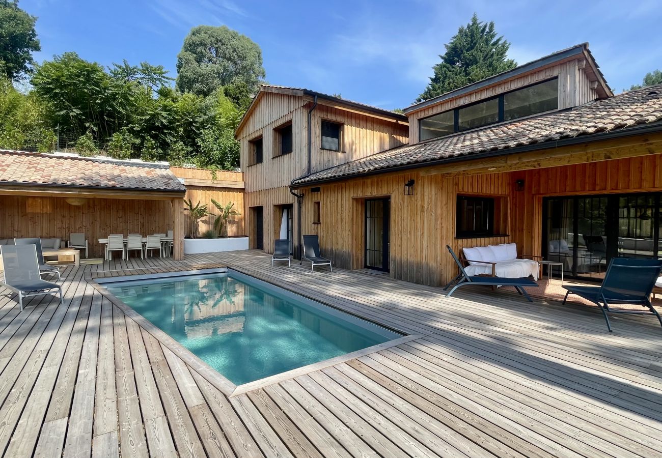 Villa à Lacanau - 🌲 Villa d’exception avec piscine & vue forêt 🏡
