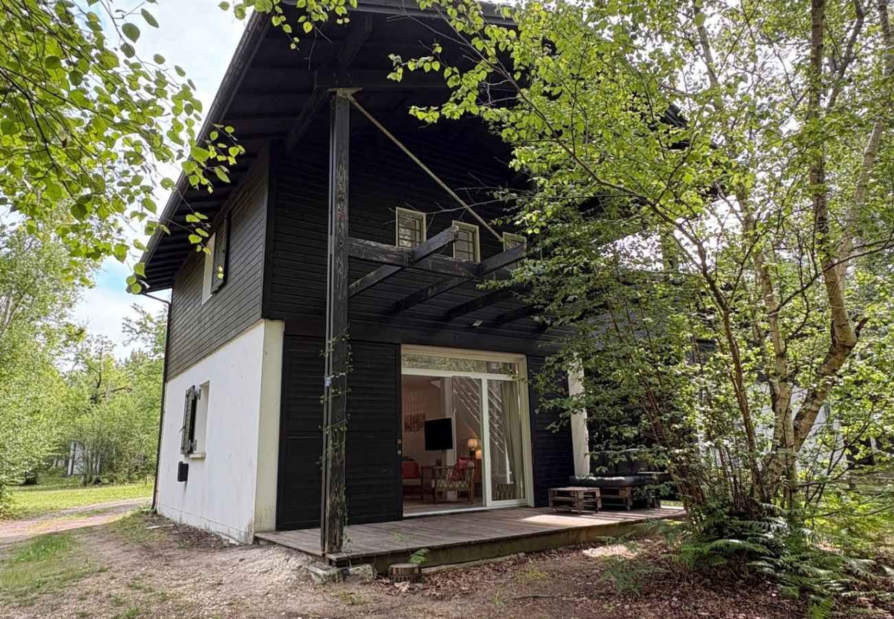 Maison à Lacanau - 🌿 Maison rénovée avec piscine & terrasse dans la pinède – Marina Talaris, Lacanau 🦩