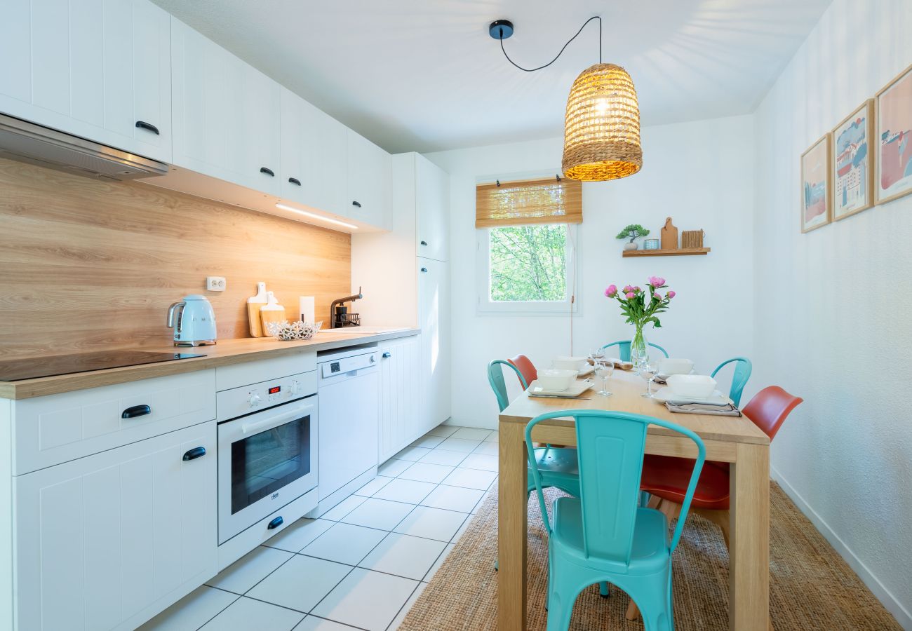Maison à Lacanau - 🌿 Maison rénovée avec piscine & terrasse dans la pinède – Marina Talaris, Lacanau 🦩