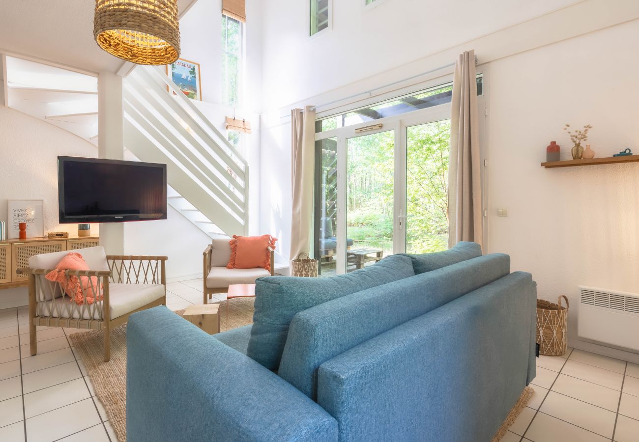Maison à Lacanau - 🌿 Maison rénovée avec piscine & terrasse dans la pinède – Marina Talaris, Lacanau 🦩