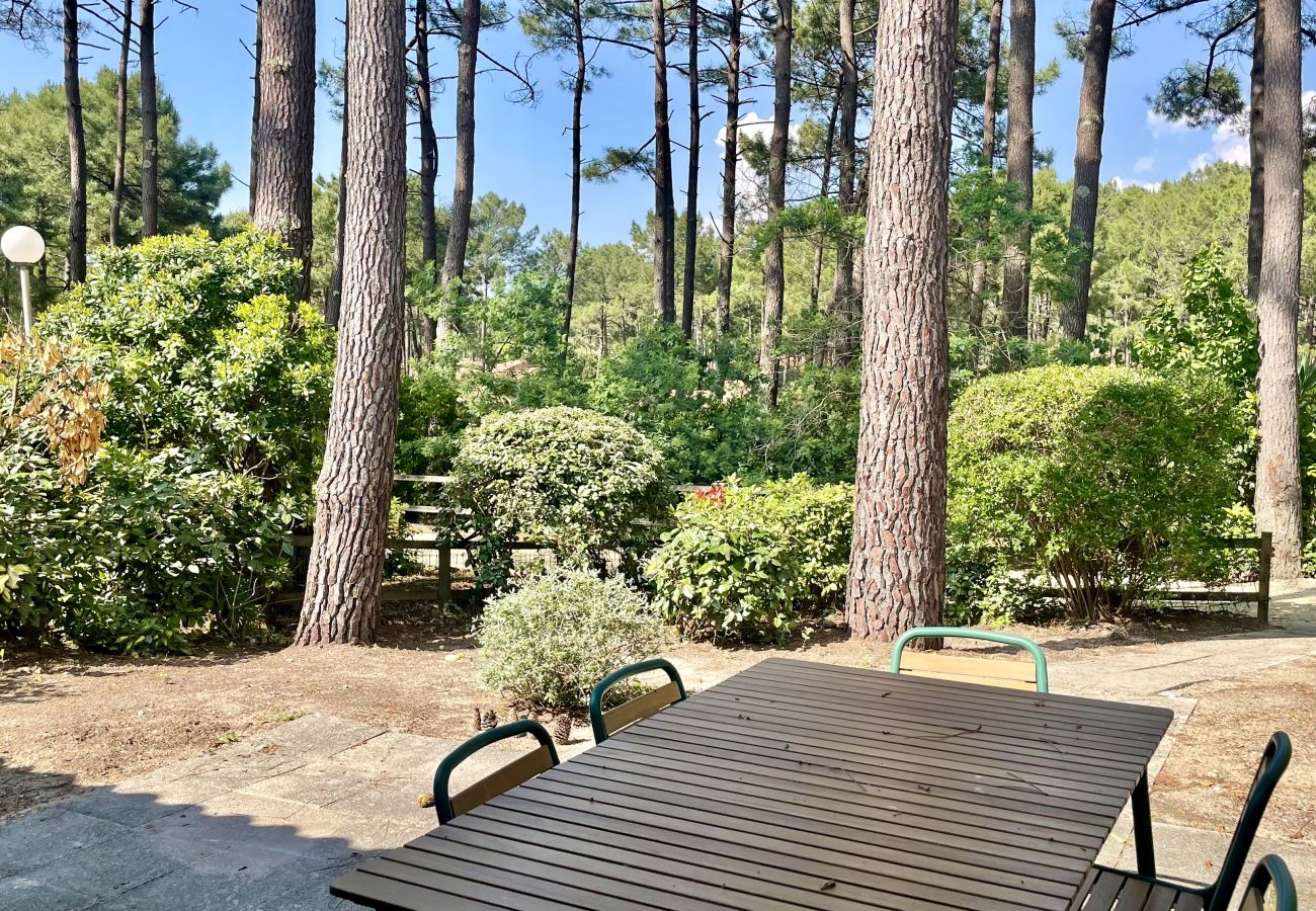 Maison mitoyenne à Lacanau - Petite maison avec jardin privatif & piscine