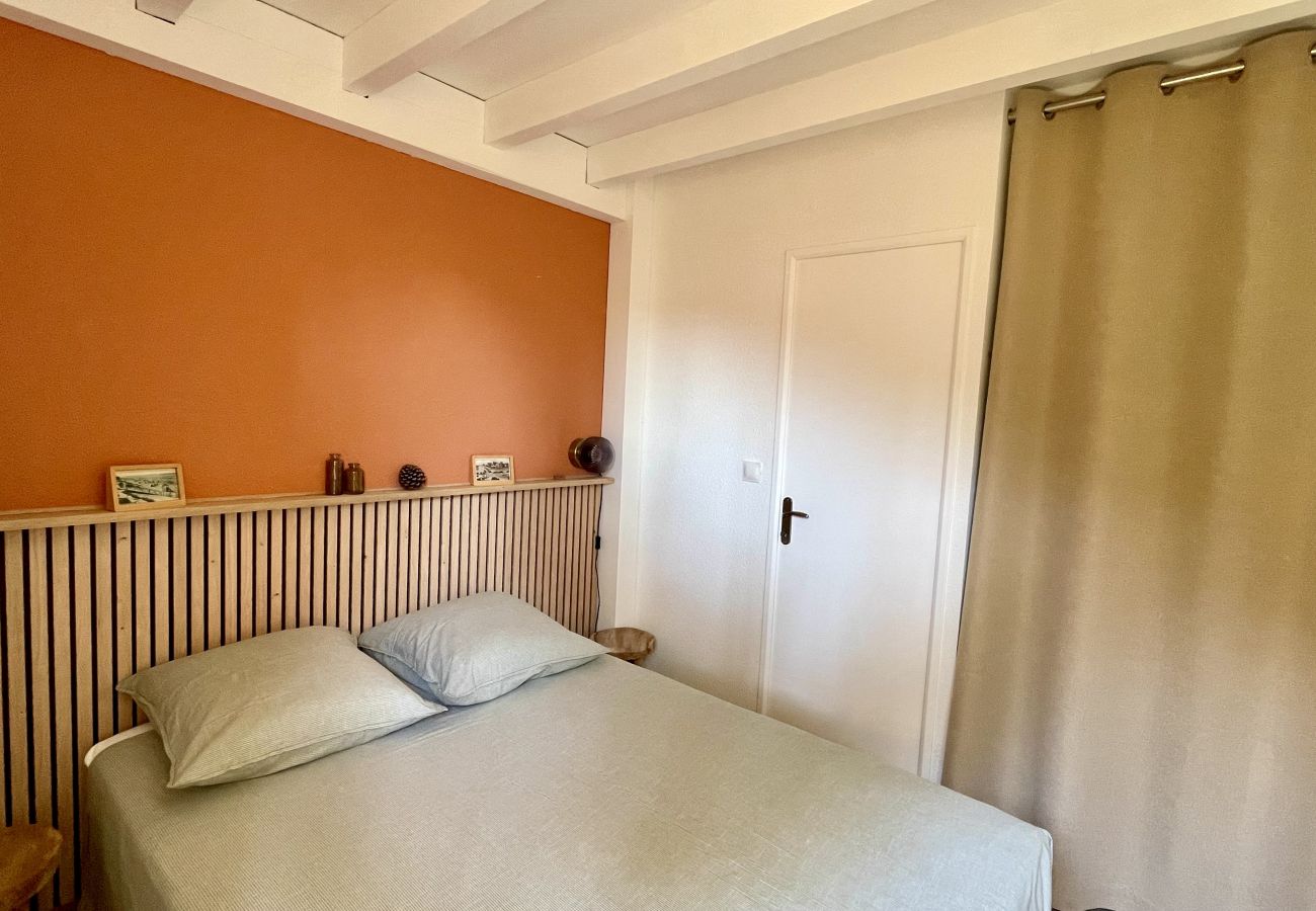 Maison mitoyenne à Lacanau - Petite maison avec jardin privatif & piscine