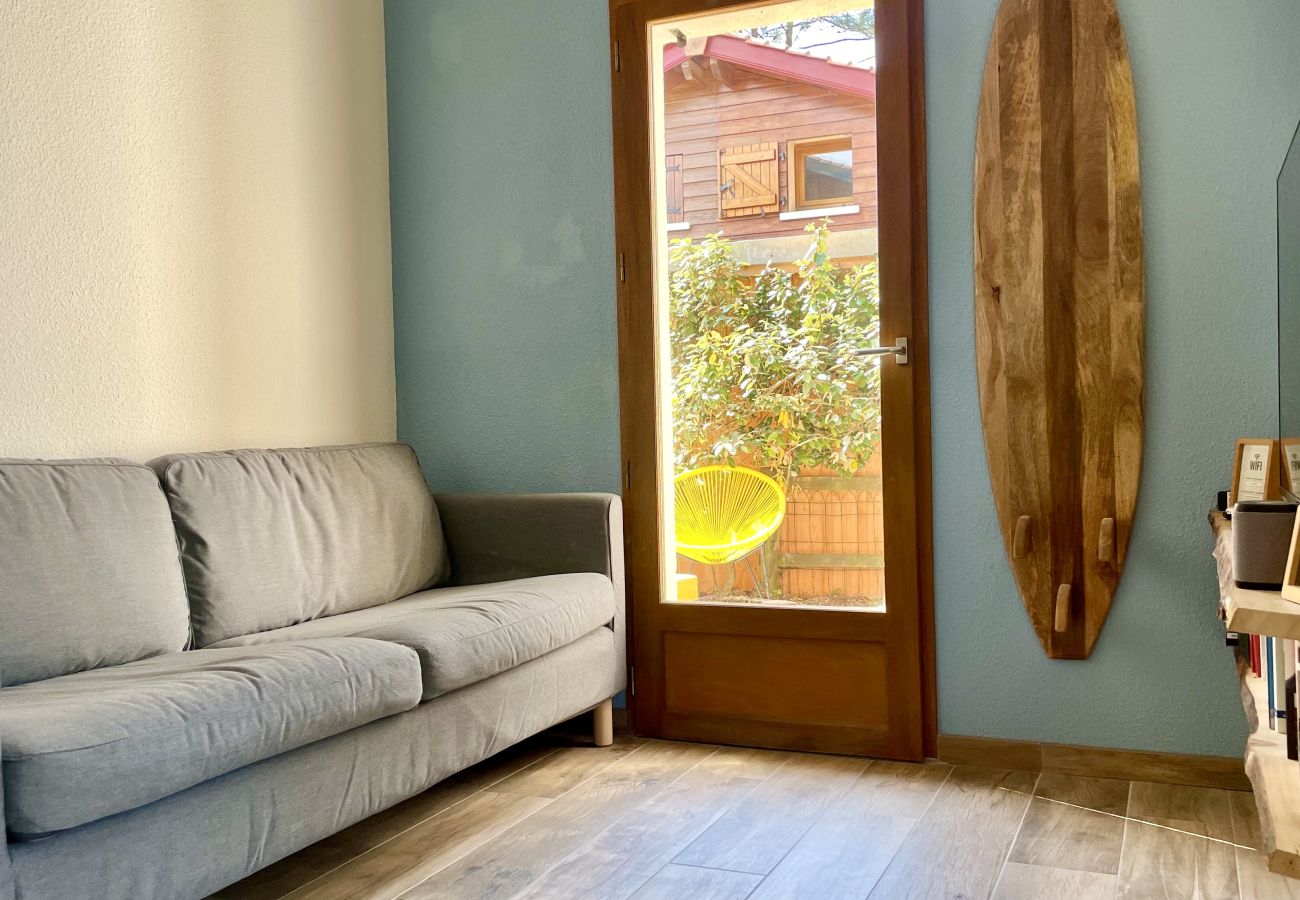 Maison mitoyenne à Lacanau - Petite maison avec jardin privatif & piscine