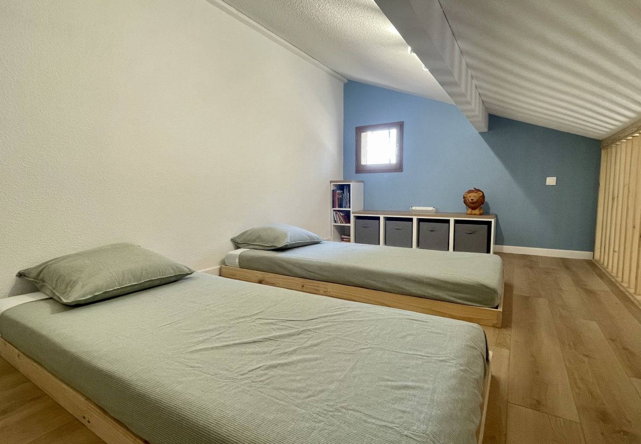 Maison mitoyenne à Lacanau - Petite maison avec jardin privatif & piscine