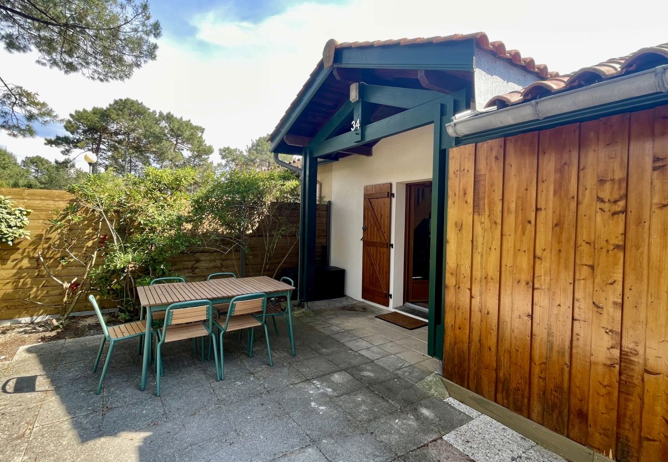 Maison mitoyenne à Lacanau - Petite maison avec jardin privatif & piscine