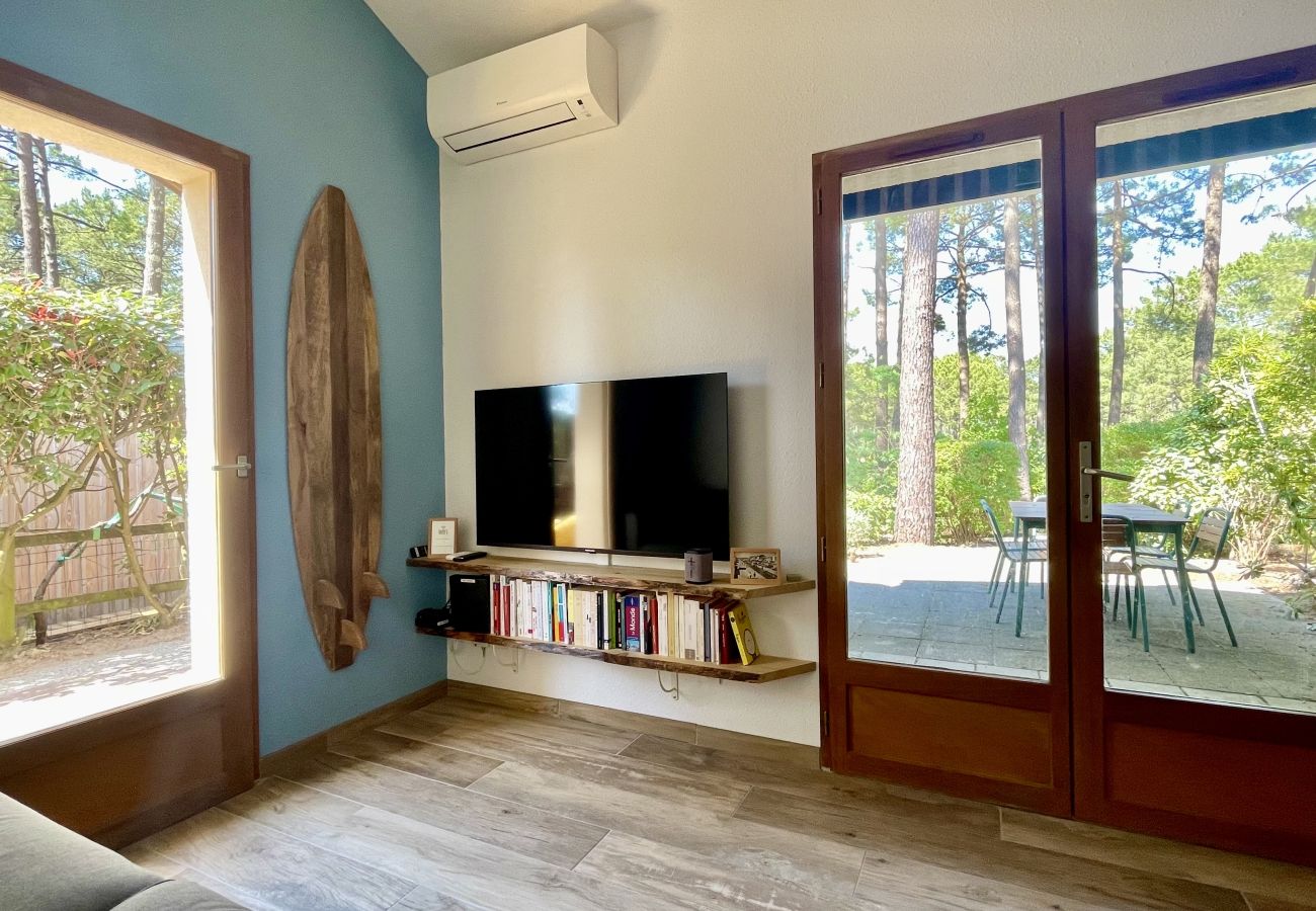 Maison mitoyenne à Lacanau - Petite maison avec jardin privatif & piscine