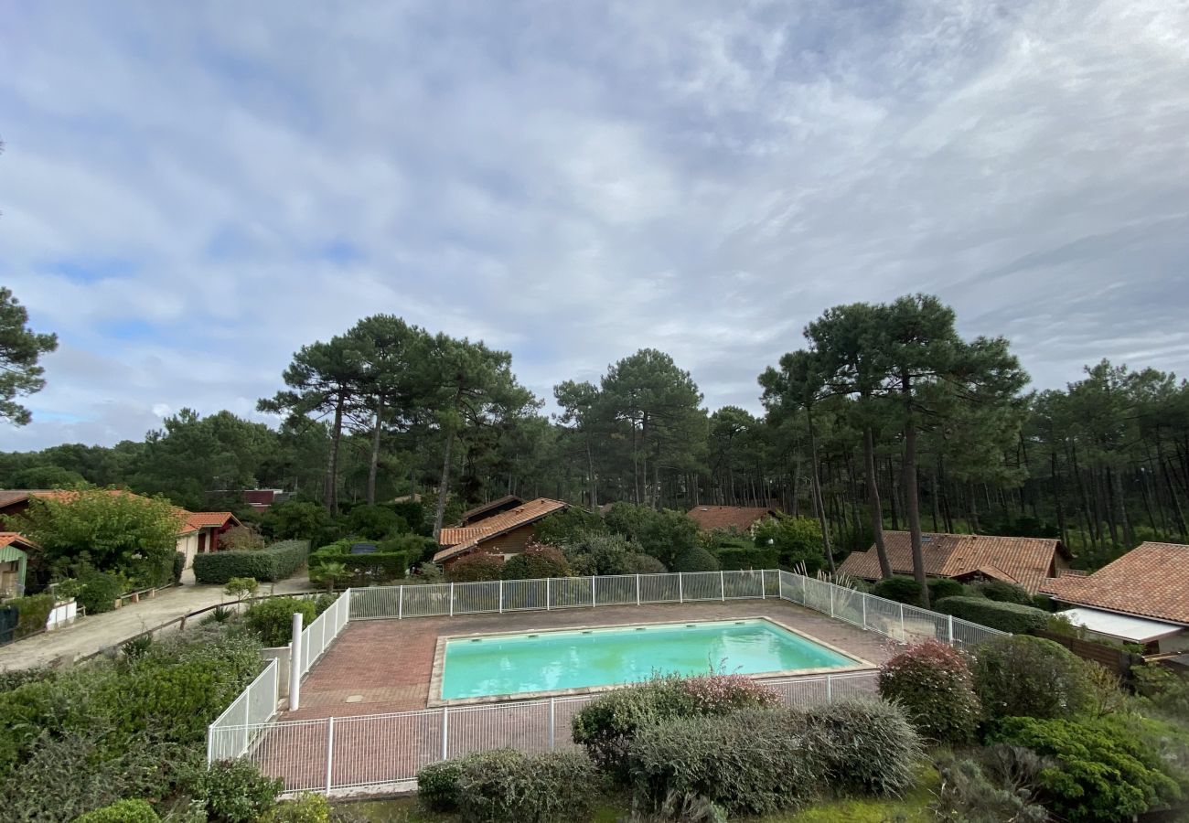 Maison mitoyenne à Lacanau - Petite maison avec jardin privatif & piscine
