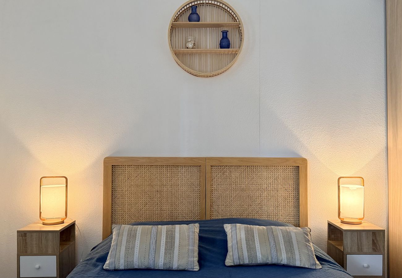 Chalet à Lacanau - Petite maison au milieu des pins 