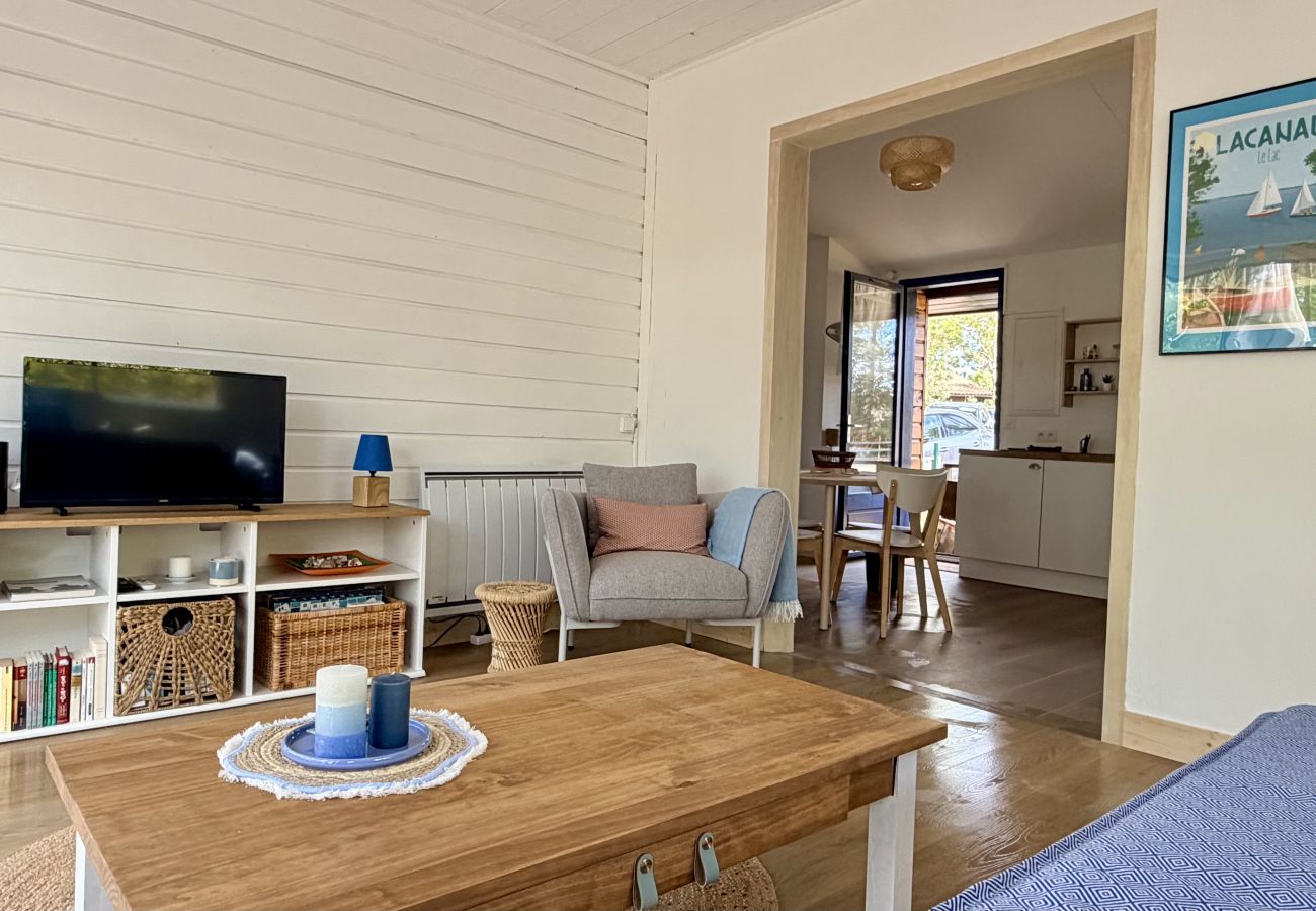 Chalet à Lacanau - Petite maison au milieu des pins 