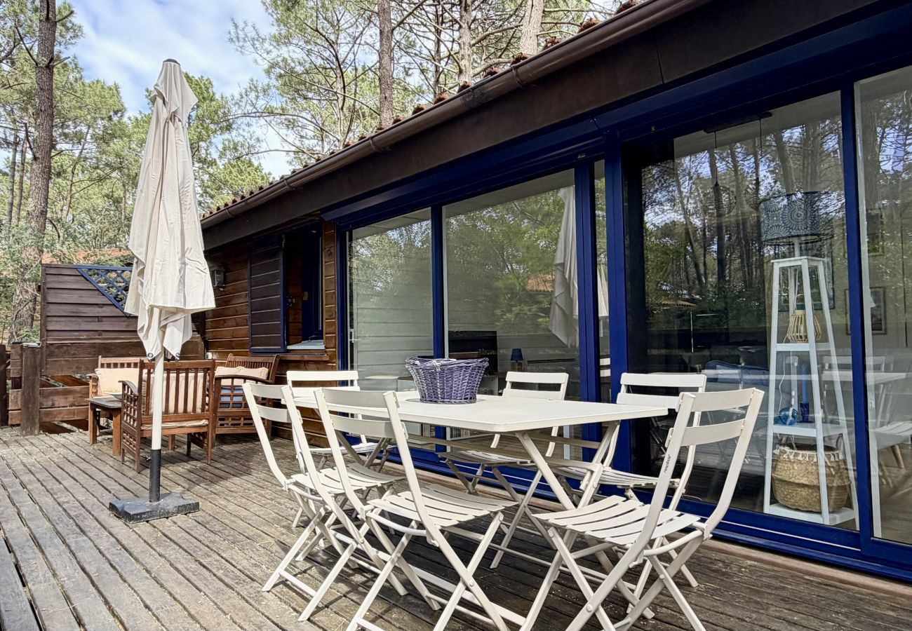 Chalet à Lacanau - Petite maison au milieu des pins 